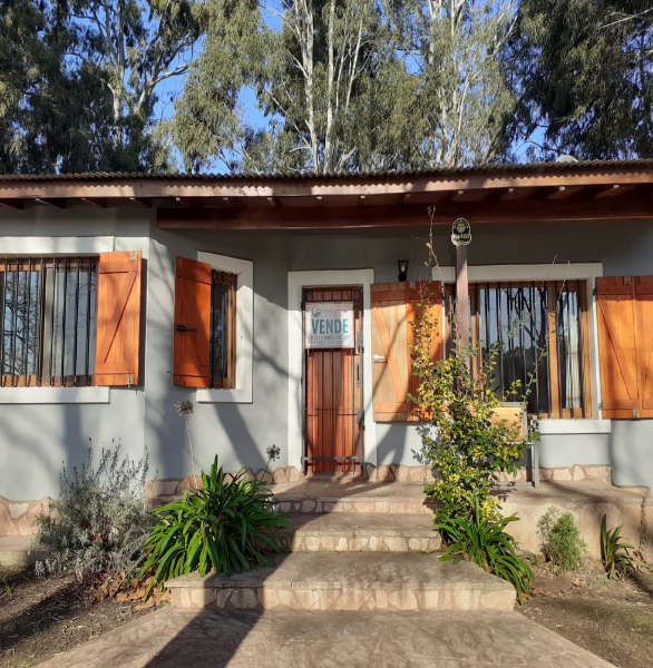 Inmobiliaria Gabaraian - VENDO CASA en Barrio Las Lomas, EXCELENTE VISTA, ESTILO CAMPO - Miramar