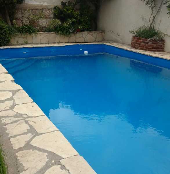Inmobiliaria Gabaraian - Casas en Venta en Excelente Chalet de 6 ambientes con garage y piscina climatizada, Comandante Nicanor Otamendi