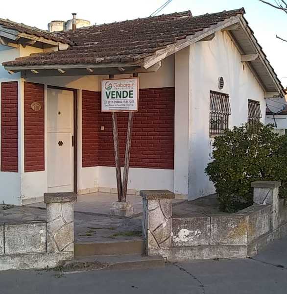 Inmobiliaria Gabaraian - Casas en Venta en Chalet 5 ambientes con parque , garage y parrilla, Comandante Nicanor Otamendi